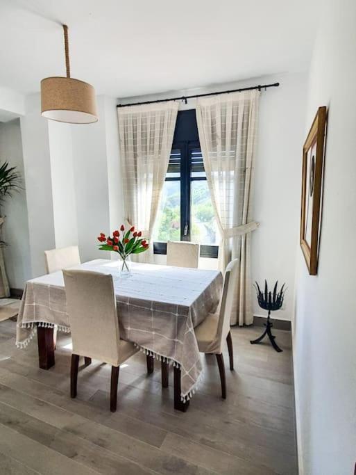 Un Tros De Sal. Casa Rural A Gerri De La Sal. Villa Bagian luar foto